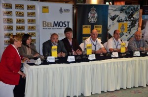 PREDAVAČI IZ INOSTRANSTVA I DOMAĆINI Detalj sa pres koneferncije 