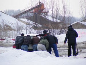 NEIZBEŽNA AKTIVNOST Guranje, ako neće radi sajla 