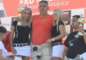 NOVI PRVI ČOVEK SAKSS Dejan Čolović okružen lepotiicama