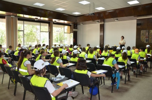  PRVO TESTOVI Marljive pametne glavice rešavaju zadatke 