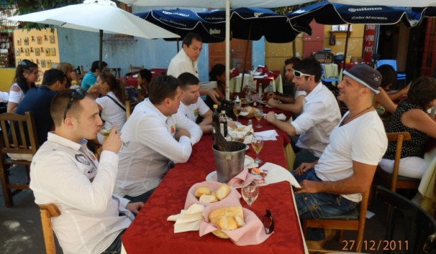  VREME JE ZA RUČAK Sagmajsterova ekipa na početku Dakara 