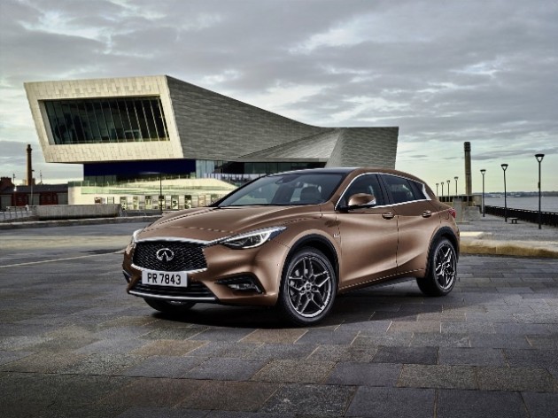Infiniti Q30_1