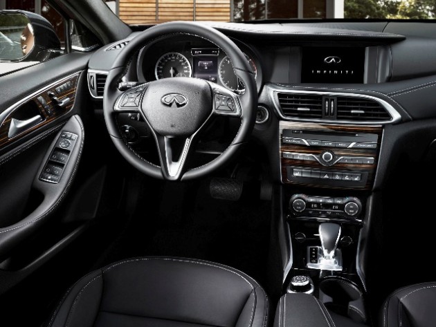 Infiniti Q30_2