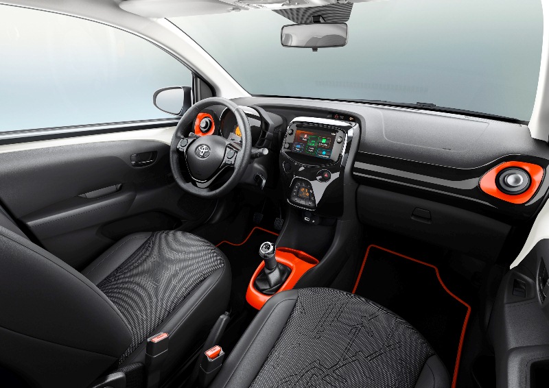 toyota aygo -interior-x-style-