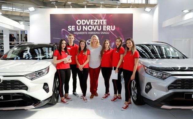 Tamara Grujić na štandu Toyote