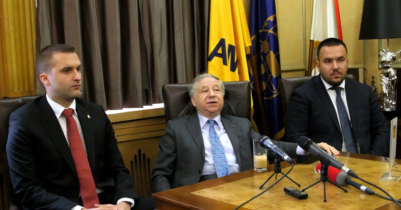 Milan Nikolić, Žan Tod i Dejan Stojić u prostorijama AMSS