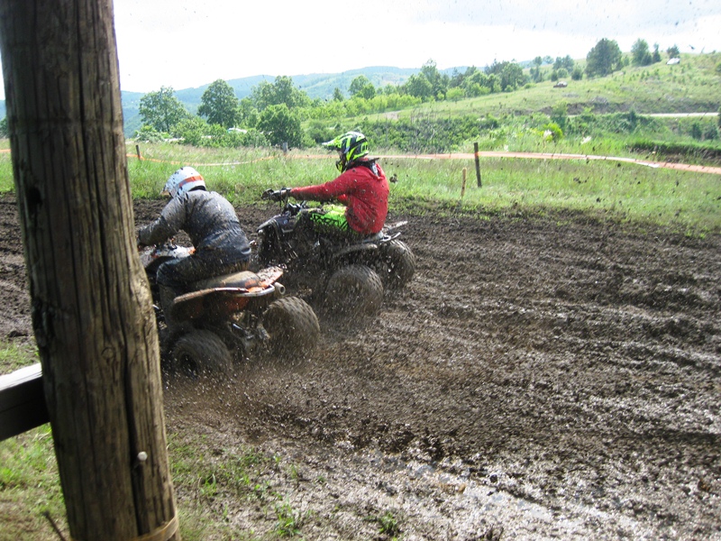 MX ATV_trasira stazu tokom kvalifikacija