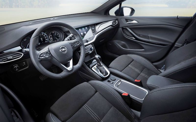en_Opel-Astra-Interior