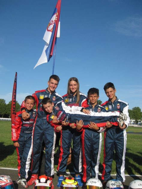 Le Man karting reprezentacija Srbije na svečanom defileu