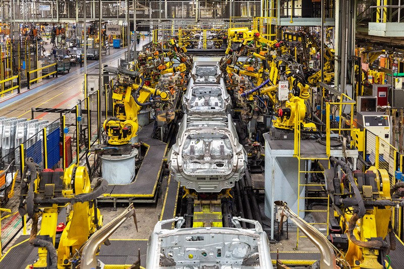 Nissan Juke production - Body Shop (2)-source