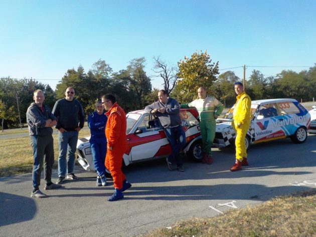 Servisno parkište Tresije uoči treninga za brdsku trku na Kosmaju 4, Bobo u zeleno belom kombinezonu