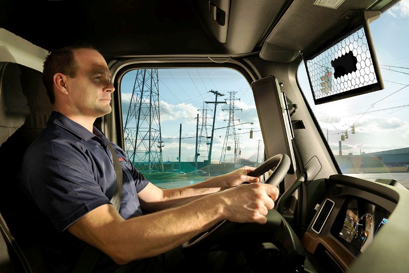 commercial_vehicle_with_virtual_visor_side_view