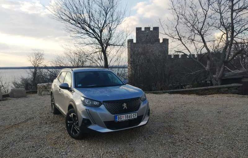 Novi Peugeot 2008 pored tvrđave Ram na Dunavu