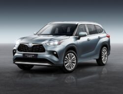 Toyota Highlander Hybrid 1