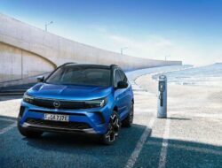 Opel-Grandland-Hybrid4-Grandland