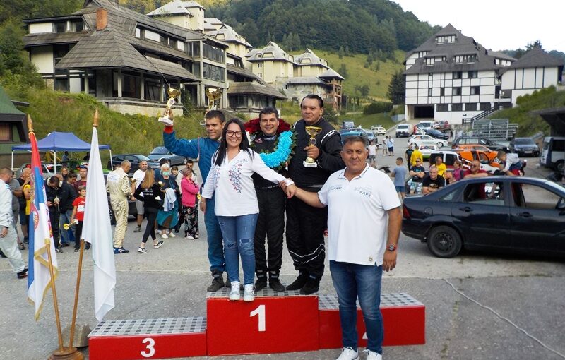 Aleksa Radojković, Jelena Radosavljević, Uroš Brkić, Momir Subotić i Dejan Čolović (sleva)
