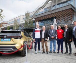 Milenko Sebić (strelac), Aleksandar Andrić (PR menadžer Toyote Srbija), Božidar Maljković (predsednik OKS), Damir Mikec (strelac), Robert Lukić (direktor Toyote Srbija) i Đorđe Višacki (generalni sekretar OKS)
