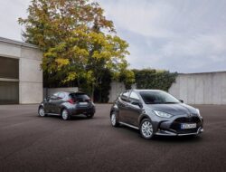 mazda2_hybrid_2022_still_2