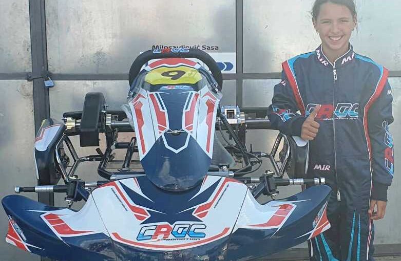 Petra Milosavljević i Croc kart timPetra Milosavljević i Croc kart tim