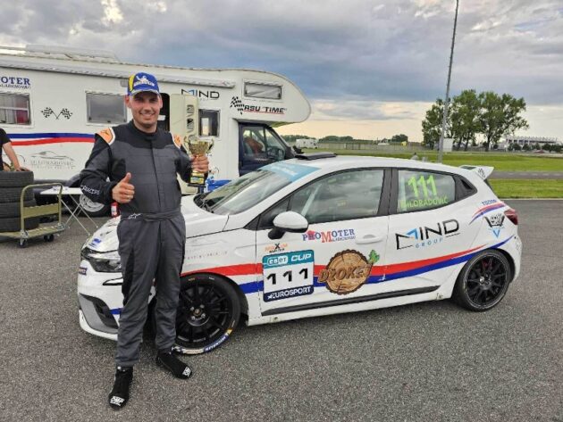 Petar Miloradović pehar za III mesto na ESET Clio cup takmičenju u Slovačkoj jun 2023 a