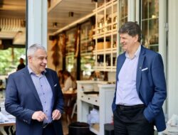 Aris Karousos, generalni direktor EKO Serbia,Žarko Zečević, prvi potpredsednik Olimpijskog komiteta Srbije.