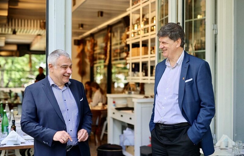 Aris Karousos, generalni direktor EKO Serbia,Žarko Zečević, prvi potpredsednik Olimpijskog komiteta Srbije.