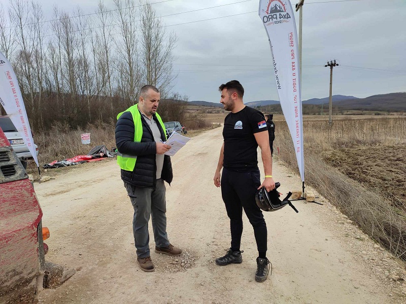 Srećko Đurić (sleva) i takmičar na upisu