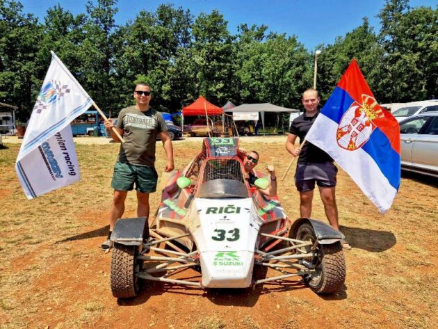 Sirmien rejisng slavi II mesto u klasi bagi 1600(Jovan Lazarevski, Nenad Ristić i Nemanja Samardžić sleva)