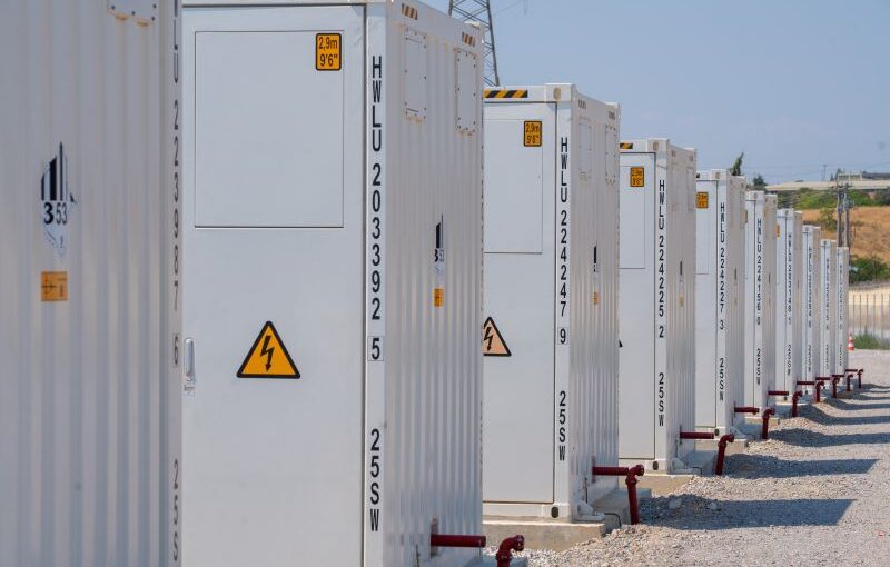 Postrojenja sistema za skladištenje energije u baterijama (BESS) kompanije HELLENiQ ENERGY u Solunu.
