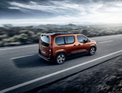 PEUGEOT_RIFTER_2018