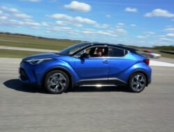 Toyota C-HR NAVAK b