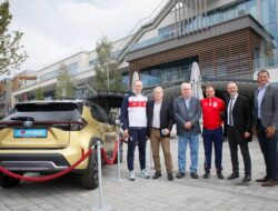 Milenko Sebić (strelac), Aleksandar Andrić (PR menadžer Toyote Srbija), Božidar Maljković (predsednik OKS), Damir Mikec (strelac), Robert Lukić (direktor Toyote Srbija) i Đorđe Višacki (generalni sekretar OKS)