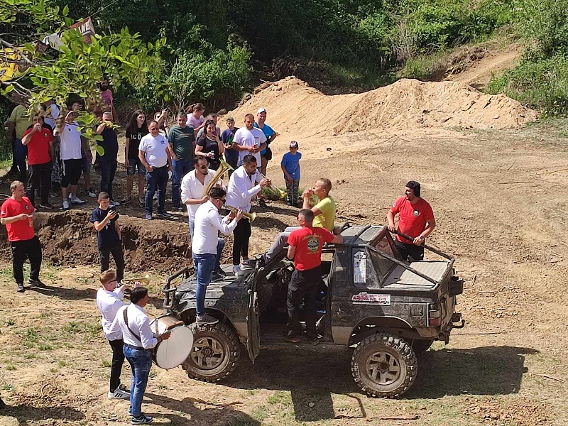 Posada iz Valjeva proslavlja posle dva sata vožnje na poligonu Kamenovo april 2024