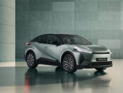 2025-TOYOTA-C-HR-01.jpg